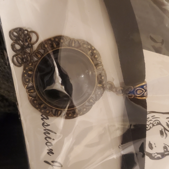 Elegant Black Choker Necklace - Picture 4 of 4